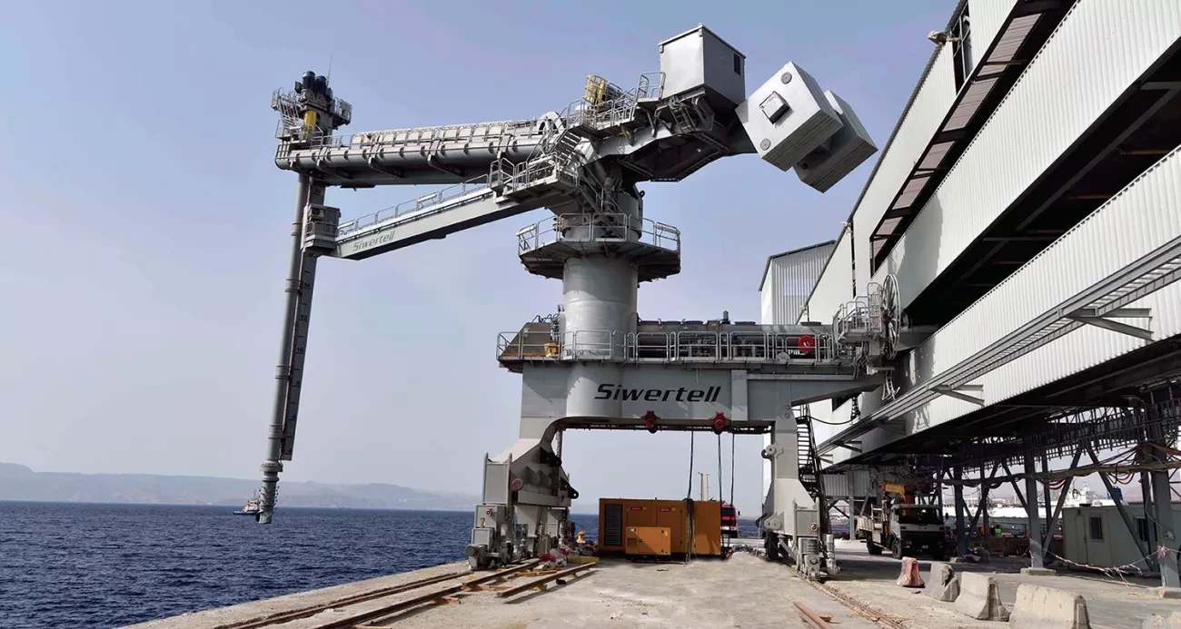 Siwertell ship unloader