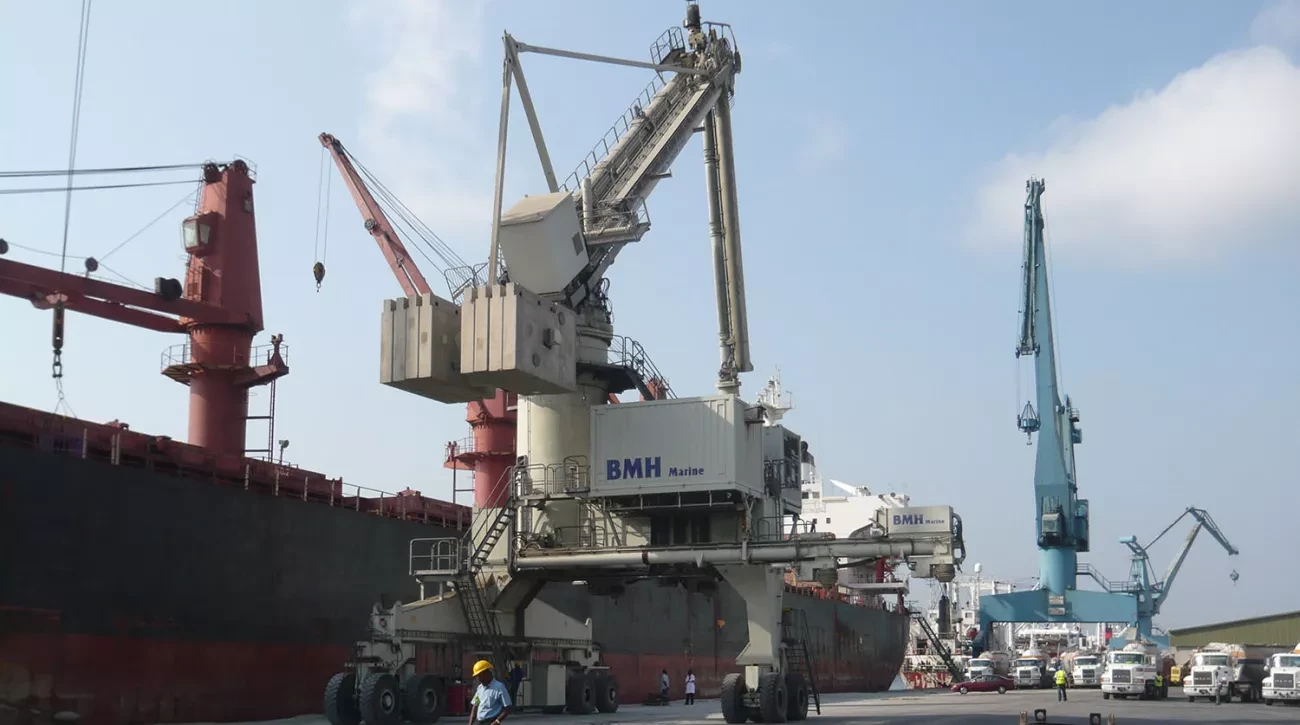 Siwertell ship unloader in Ghana