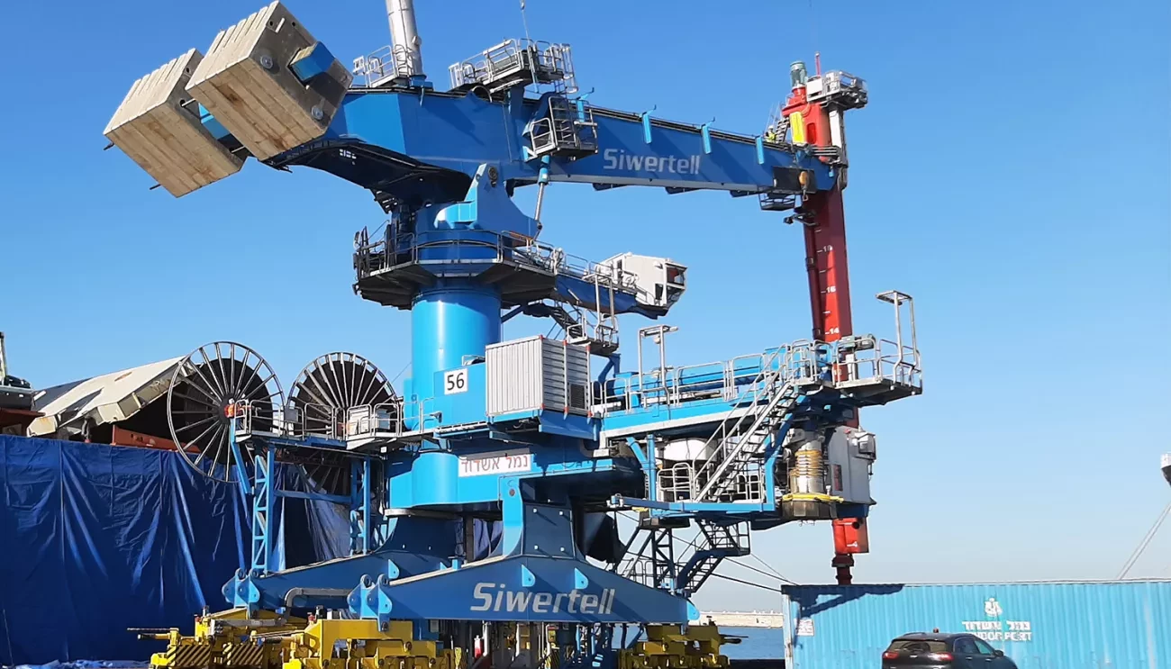 Siwertell ship unloader