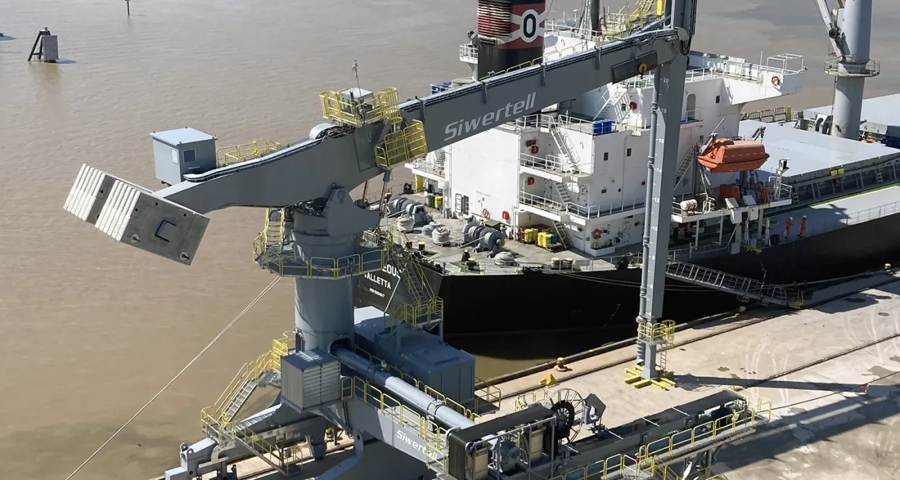 Siwertell ship unloader