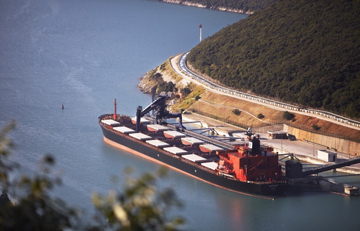 Birds eye view of Siwertell ship unloader unloading coal from a ship
