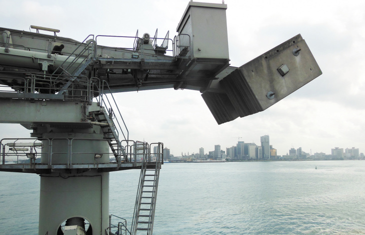 Ship unloader