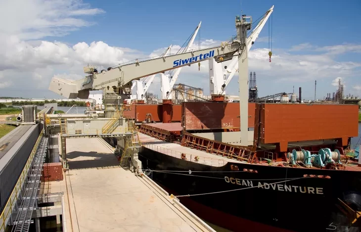 Siwertell cement ship unloader unloading unloading cement from ship